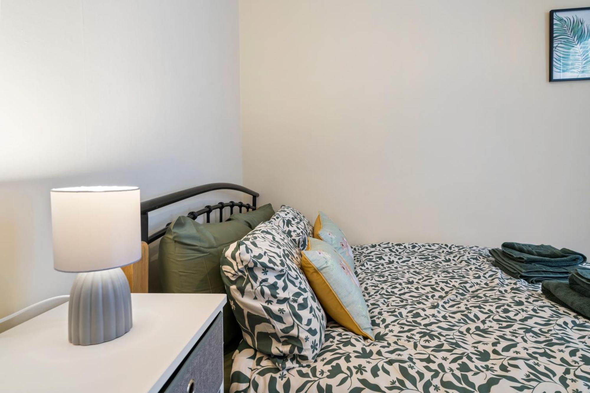 Modern 3 Bedroom Apartment In Wimbeldon Park ลอนดอน ภายนอก รูปภาพ